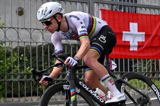 El corredor esloveno del UAE Team, Tadej Pogacar, durante la primera etapa de la Vuelta a Suiza, en Sondrio (Italia), el 17 de junio de 2026