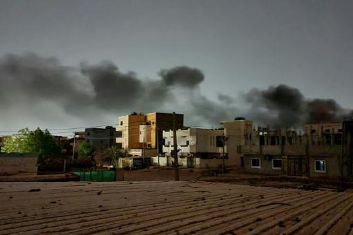 Columnas de humo en el sur de Jartum, la capital de Sudán, el 29 de mayo de 2023