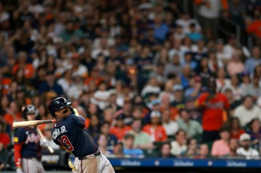 Ronald Acuña Jr., de los Bravos de Atlanta, conecta un grand slam durante la séptima entrada del partido contra los Astros de Houston en el Daikin Park, el 19 de septiembre de 2026, en Houston, Texas Kenneth Richmond/Getty Images/AFP