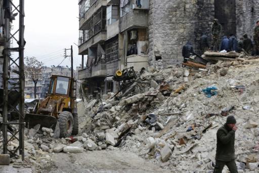 Alepo entierra a sus muertos y reza por los sobrevivientes tras el sismo