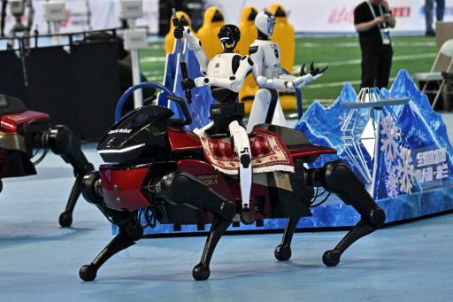 Robots pulverizan récords humanos en competición robótico-deportiva en Pekín