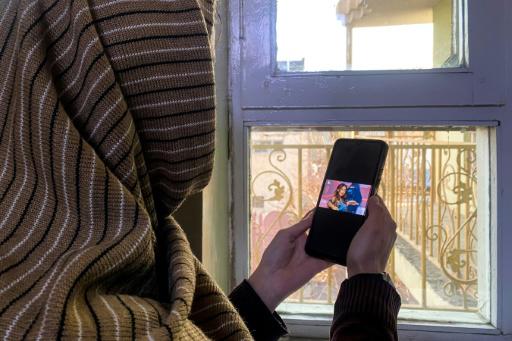 Un vestido azul, una canción, un grito en la montaña: lo que mantiene firmes a las mujeres afganas