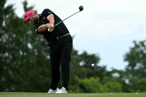 El golfista español Jon Rahm durante el último recorrido del torneo del LIV Golf en el JCB Golf and Country Club de Rocester, en el centro de Inglaterra, el 27 de julio de 2025