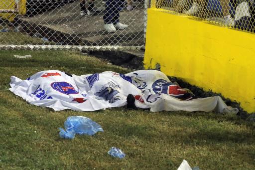 Doce muertos en una estampida en un estadio de El Salvador