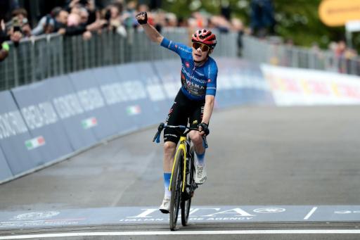 El corredor danés del Team Visma Lease, Jonas Vingegaard, con la Maglia Azzura de mejor escalador, gana la 9ª etapa del Giro de Italia, entre Cervia y Corno alle Scale, el 17 de marzo de 2026