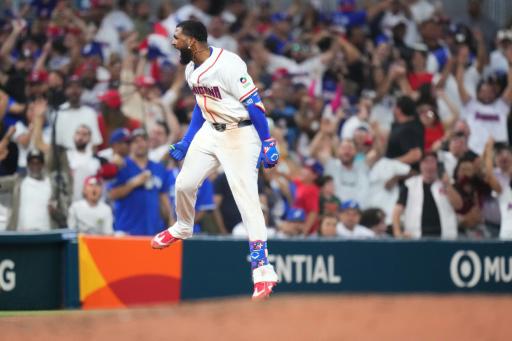 El dominicano Junior Caminero celebra un jonrón ante Nicaragua en el Clásico Mundial de Béisbol el 6 de marzo de 2026