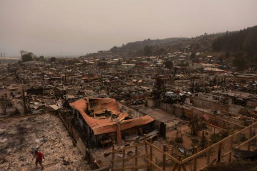 Mucho peor que el tsunami de 2010, dicen chilenos que perdieron todo en los incendios
