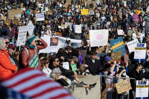 Científicos protestan en EEUU contra los recortes de Trump