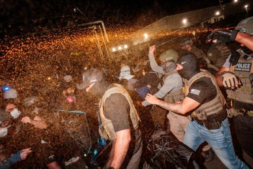 Disturbios frente a un centro de detención de inmigrantes en EEUU
