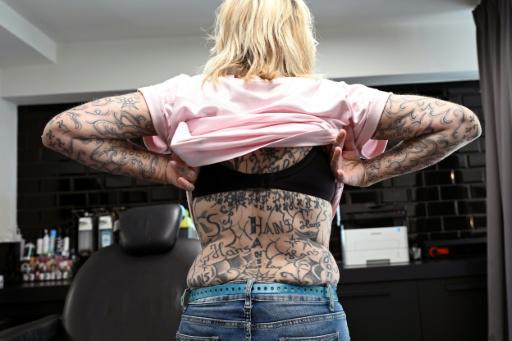 La metamorfosis de las mujeres tatuadas a la fuerza en Países Bajos