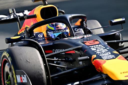 El piloto francés Isack Hadjar conduce su monoplaza Red Bull durante ensayos de neumáticos Pirelli, el 9 de diciembre de 2025 en el circuito Yas Marina, en Abu Dabi