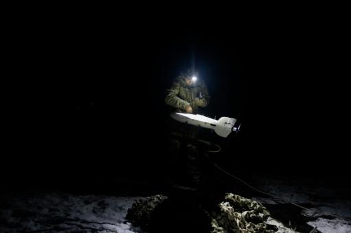 Existe una amplia variedad de drones: desde aparatos civiles baratos transformados en bombas que se lanzan contra sus objetivos, hasta otros más grandes capaces de golpear a cientos de kilómetros