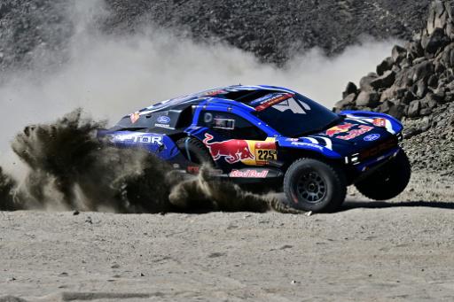 El español Canet sigue haciendo historia en el Dakar