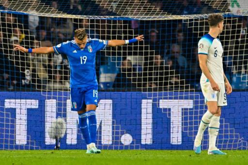 Italia arranca con derrota ante Inglaterra pese a debut con gol de Retegui