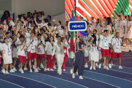 La delegación de México desfila en la ceremonia de apertura de los XXV Juegos Centroamericanos y del Caribe, en Santo Domingo, el 24 de julio de 2026