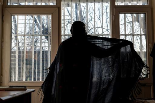 Un vestido azul, una canción, un grito en la montaña: lo que mantiene firmes a las mujeres afganas