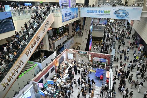 La IA ya cabe en el bolsillo: teléfonos de última generación deslumbran en una feria en China