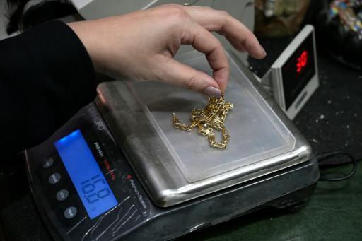 Endeudados para subsistir: argentinos se hunden en préstamos impagables