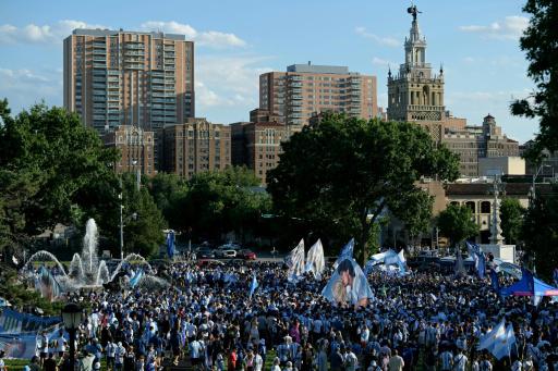 La hinchada argentina toma Kansas en un banderazo de salida al bicampeonato