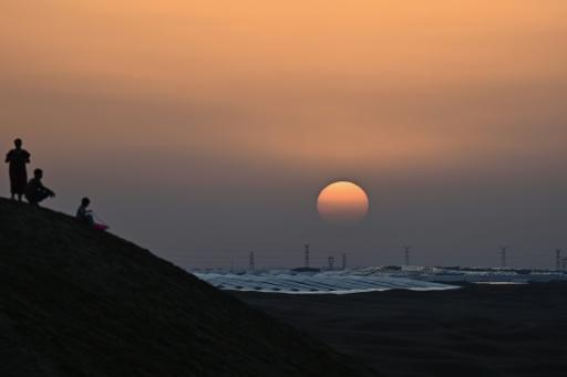 China cubre sus desiertos con paneles solares para alimentar su economía