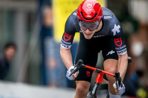 El ciclista neerlandés Maikel Zijlaard compite en el prólogo del Tour de Romandía, en la localidad suiza de Payerne, el 23 de abril de 2024