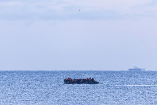 Francia y Reino Unido firman un nuevo acuerdo para frenar el flujo migratorio por el Canal de la Mancha