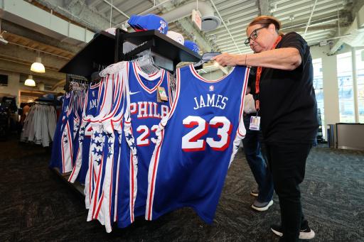 El eterno Lebron se embarca en una última misión con los Sixers