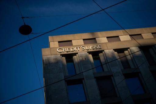 Se agota plazo para que el banco UBS compre a Credit Suisse y evite una debacle