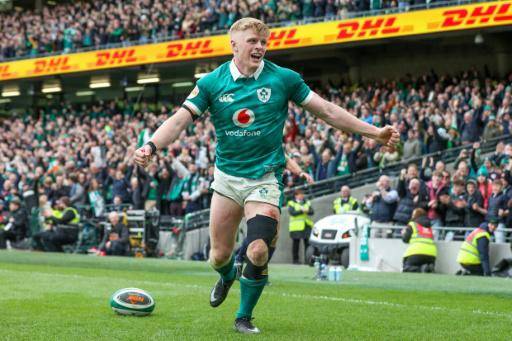 El wing irlandés Tommy O'Brien celebra un try durante el Irlanda-Escocia del Seis Naciones, en el Aviva Stadium de Dublín (Irlanda) el 14 de marzo de 2026