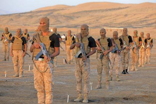 Unos soldados yemeníes participan en una ceremonia de graduación en Marib el 23 de enero de 2025