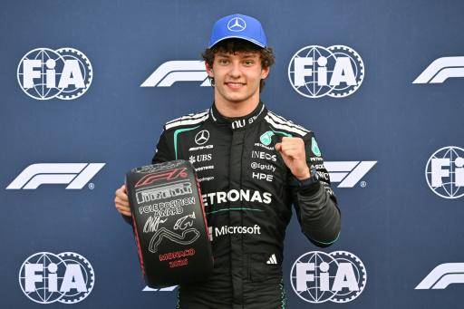 Kimi Antonelli tras lograr la pole position del Gran Premio de Mónaco de Fórmula 1 tras dominar la sesión de clasificación. En Mónaco, el 6 de junio de 2026