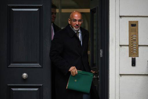 El presidente del Partido Conservador británico, Nadhim Zahawi, sale de sus oficinas en Londres el 24 de enero de 2023