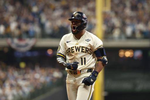 Jackson Chourio celebra una carrera en el triunfo de los Cerveceros de Milwaukee ante los Rays de Tampa Bay en el primer partido de la Serie Mundial el 23 de octubre de 2026