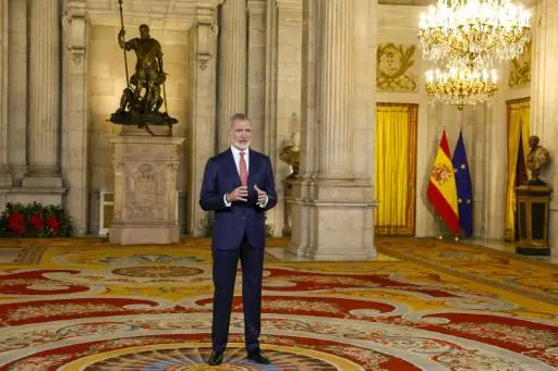 El rey Felipe VI de España pronuncia su tradicional discurso de Nochebuena en el Palacio Real de Madrid, retransmitido el 24 de diciembre de 2025