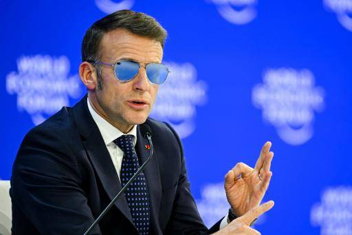 El presidente francés, Emmanuel Macron, con gafas de sol en el Foro Económico Mundial de Davos, en Suiza, el 20 de enero de 2026