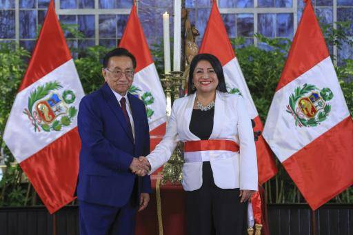 La nueva primera ministra de Perú, Denisse Miralles, jura el cargo el 24 de febrero de 2026 en Lima