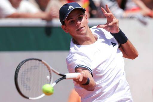 El tenista español Rafael Jódar durante su partido ante el estadounidense Aleksandar Kovacevic en primera ronda de Roland Garros, en París, el 25 de mayo de 2026