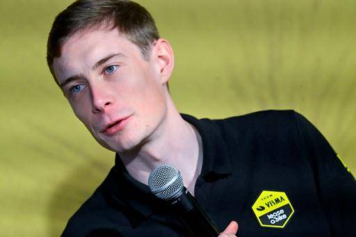 El ciclista danés Jonas Vingegaard habla durantela rueda de prensa de presentación del equipo Visma-Lease a Bike, el 13 de enero de 2026 en La Nucía (Alicante), al este de España