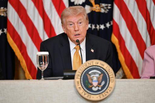 El presidente de EEUU, Donald Trump, habla durante un almuerzo de trabajo en la Casa Blanca, el 16 de marzo de 2026 en Washington