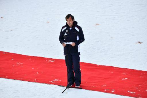 El secretario general de la Federación Internacional de Esquí (FIS), Michel Vion, clausura el Campeonato del Mundo en Cortina d'Ampezzo, en los Alpes italianos, el 21 de febrero de 2021