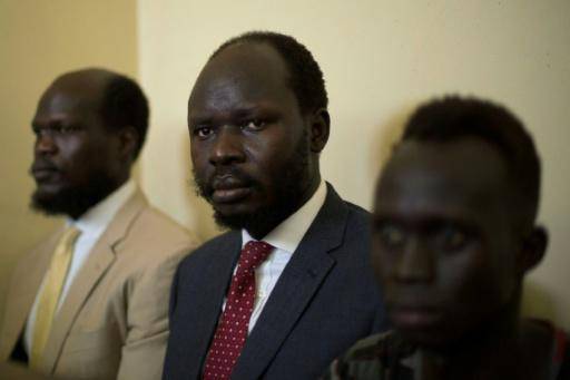 El disidente sursudanés Peter Biar Ajaj (c) comparece ante un tribunal en Juba el 21 de marzo de 2019