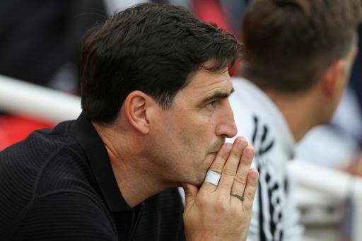 El técnico español del Liverpool, Andoni Iraola, antes del inicio del partido de pretemporada Liverpool-Como en Anfield, Liverpool, el 16 de agosto de 2026