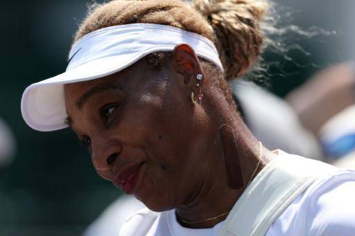 Serena Williams entrena en el All England Lawn Tennis and Croquet Club a dos días del inicio del torneo de Wimbledon, en el sudoeste de Londres, el 27 de junio de 2026