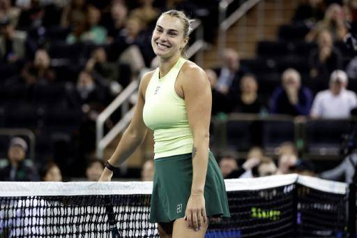 La bielorrusa Aryna Sabalenka en un partido de dobles mixto durante la Garden Cup, en el Madison Square Garden, en Nueva York, el 8 de diciembre de 2025