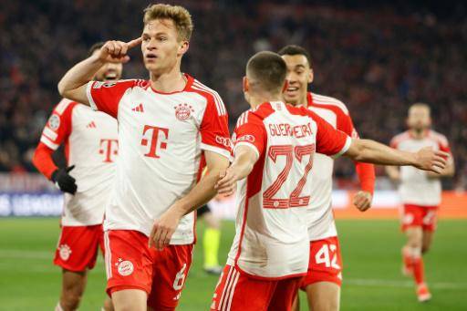 Joshua Kimmich, futbolista del Bayern de Múnich, celebra su gol junto con otros jugadores de su equipo en la victoria (1-0) de los alemanes ante el Arsenal, en la vuelta de los cuartos de final de la Champions, el 17 de abril de 2024