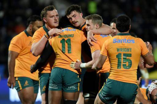 Jugadores de Australia celebran tras detener una jugada durante el segundo partido de prueba de rugby union entre Argentina y Australia en el estadio Malvinas Argentinas, en Mendoza, Argentina, el 5 de septiembre de 2026