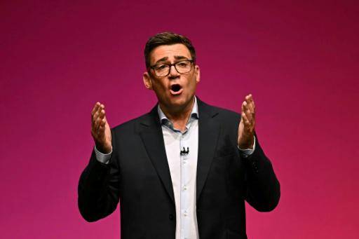El primer ministro británico, Andy Burnham, habla durante la tercera jornada de la conferencia anual del Partido Laborista, el 29 de septiembre de 2026 en la ciudad inglesa de Liverpool