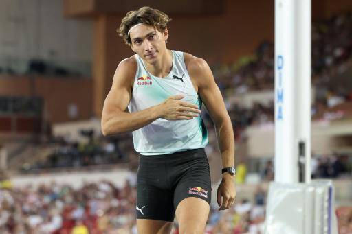 Armand Duplantis durante la competencia del salto con garrocha de la reunión de la Liga de Diamante de Mónaco, donde fue el ganador, el 10 de julio de 2026