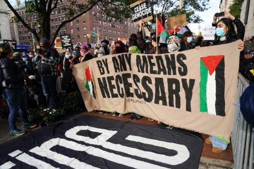 Un grupo de manifestantes se pronuncia a favor de los palestinos de Gaza en la Universidad de Columbia, en Nueva York, en noviembre de 2023