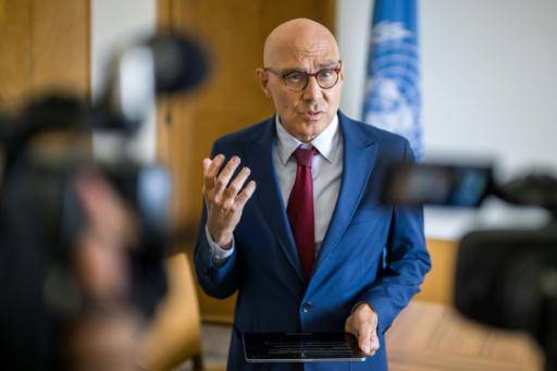 Volker Turk, alto comisario de Naciones Unidas para los Derechos Humanos, lee un comunicado en las oficinas de la ONU en Ginebra, el 16 de septiembre de 2025 en la ciudad suiza
